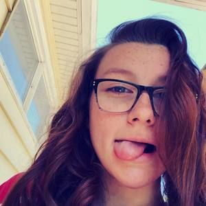 Meet your Posher, Lea